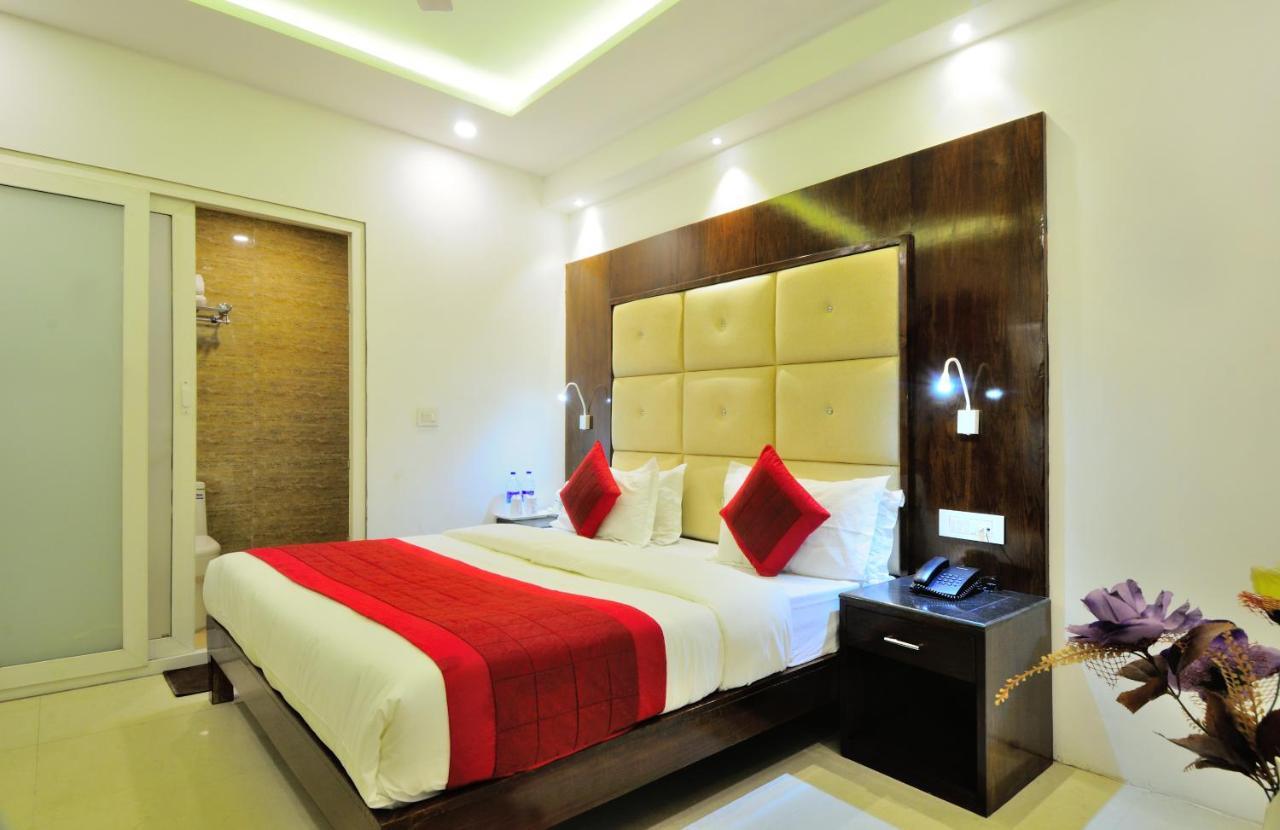 Capital O 2242 Hotel Yuvraj Deluxe New Delhi Eksteriør bilde